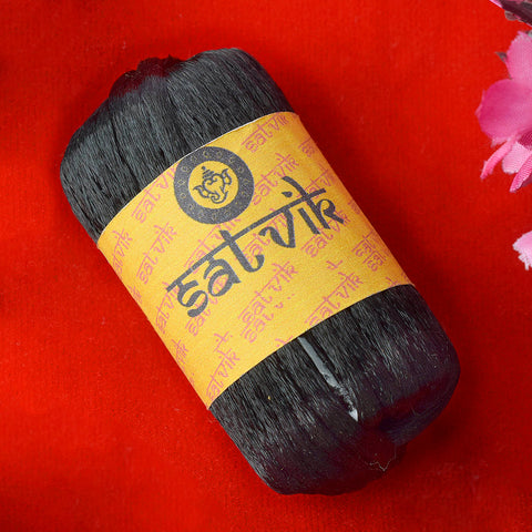 100% Pure Silk Black Moli/Puja Kalawa is a sacred and traditional thread used in poojas and rituals. It symbolizes protection, blessings, and divine connection. Ideal for tying around the wrist during spiritual ceremonies – India’s Largest Pooja Accessories Brand – www.satvikstore.in